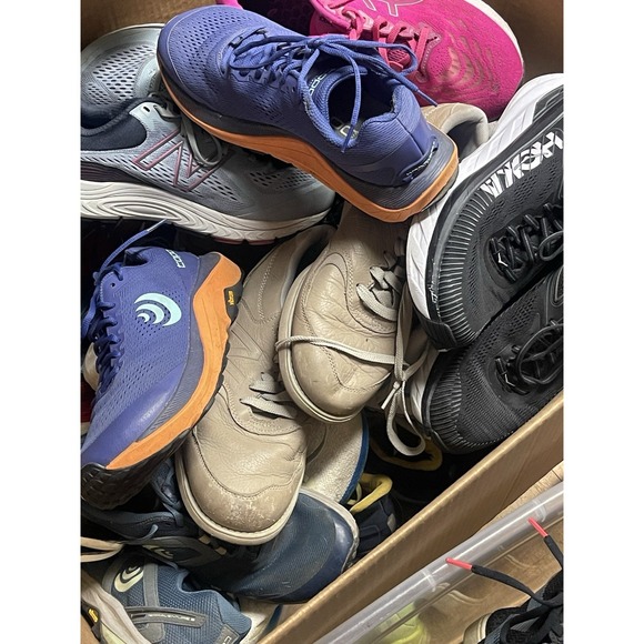Lot 12 Pairs Of Athletic Shoes Bulk Wholesale Reseller‎ Hoka Brooks Saucony Nike main image 14